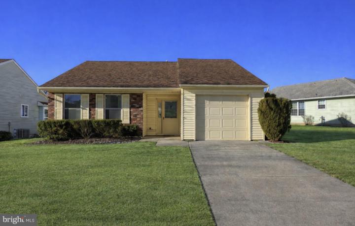 Photo of 12 Windmill Court, Columbus NJ