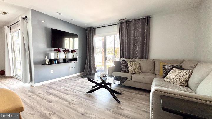 Photo of 21 E Daisy Lane, Mount Laurel NJ