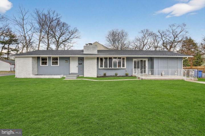 Photo of 1102 Evergreen Boulevard