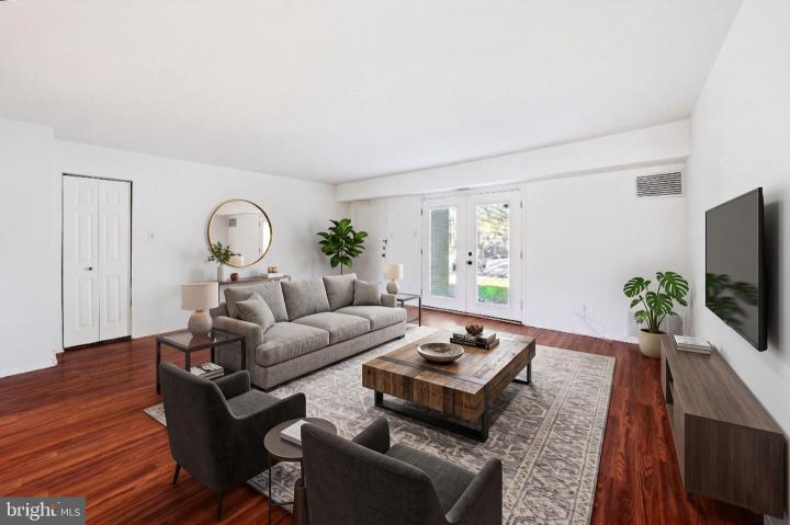 Photo of 1294 Cooper Street E9