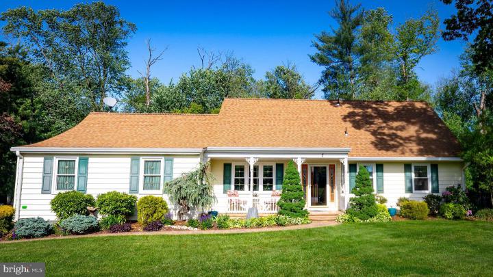 featured home 7 Carriage Way
