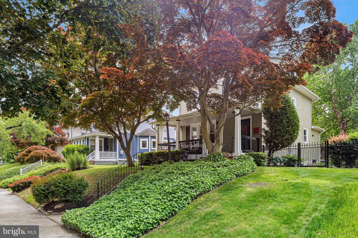 Photo of 211 Edgewood Avenue