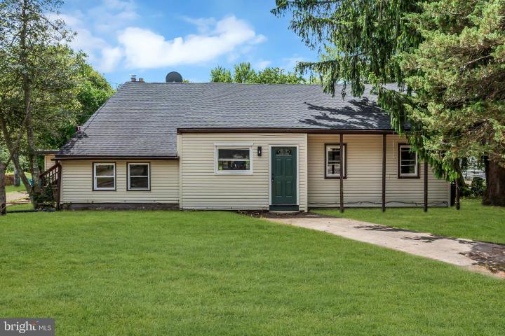Photo of 2438 Range Road