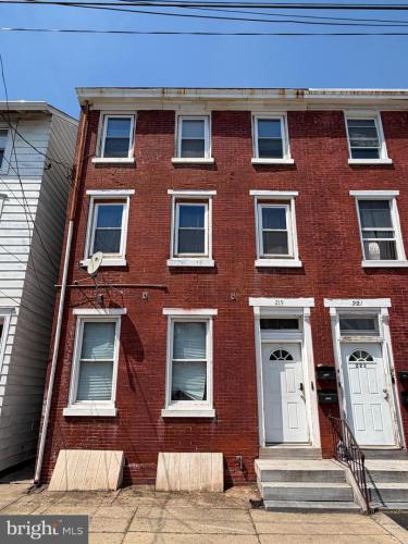 Photo of 219 E Broad Street