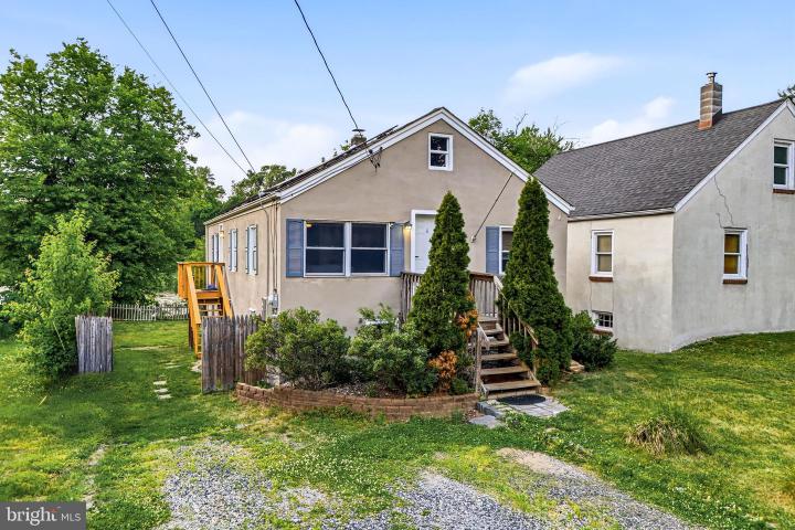 Photo of 4 Creekview Ave