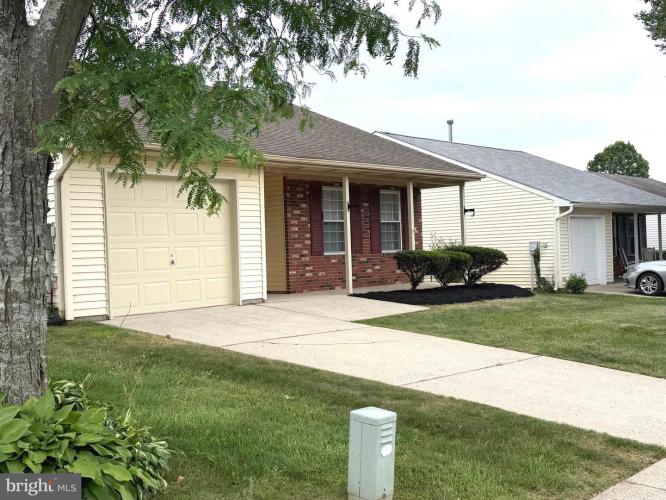 Photo of 111 Carriage Hill Court, Columbus NJ