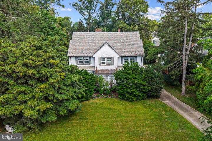 Photo of 233 E Kings Highway