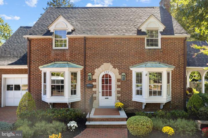 Photo of 656 W Crystal Lake Avenue