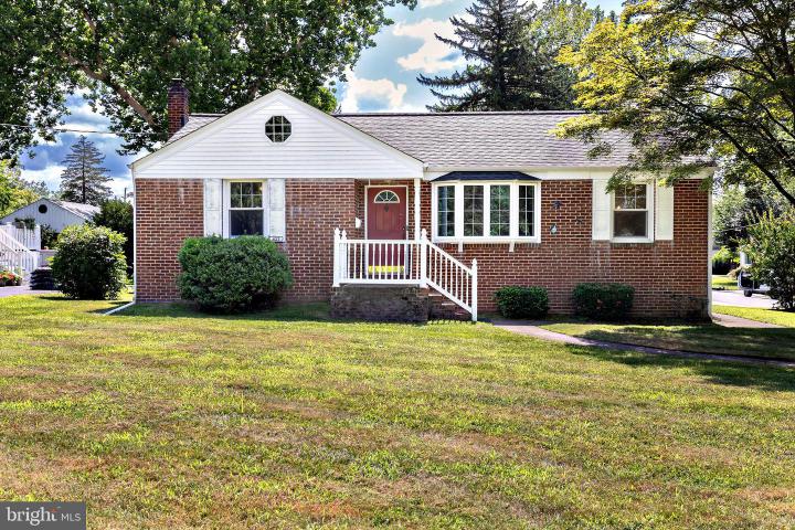 Photo of 427 W Maple Avenue, Laurel Springs NJ