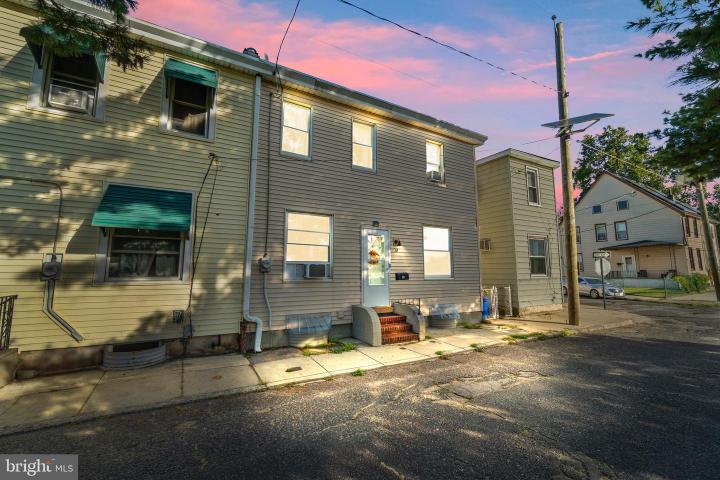 Photo of 30 S Railroad Avenue