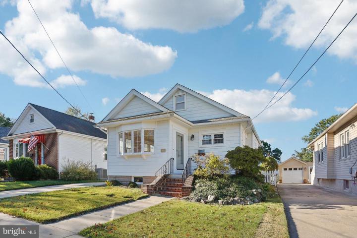 Photo of 117 E Holly Avenue