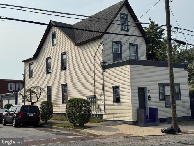 Photo of 3068 River Road