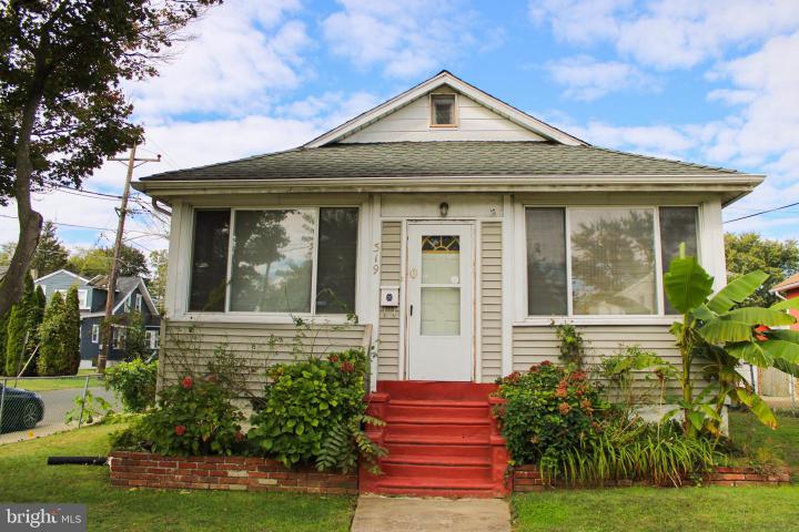 Photo of 319 Laurel Avenue, Oaklyn NJ