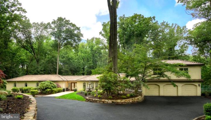 Photo of 1121 Winding Drive