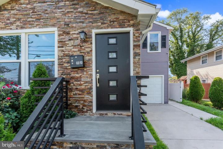 Photo of 6010 Lexington Avenue