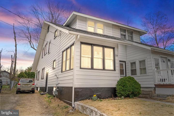 Photo of 220 White Horse Avenue