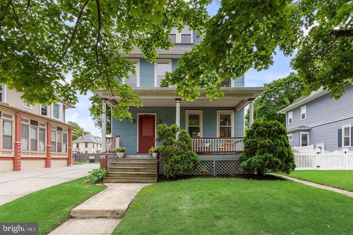 Photo of 18 E Madison Avenue
