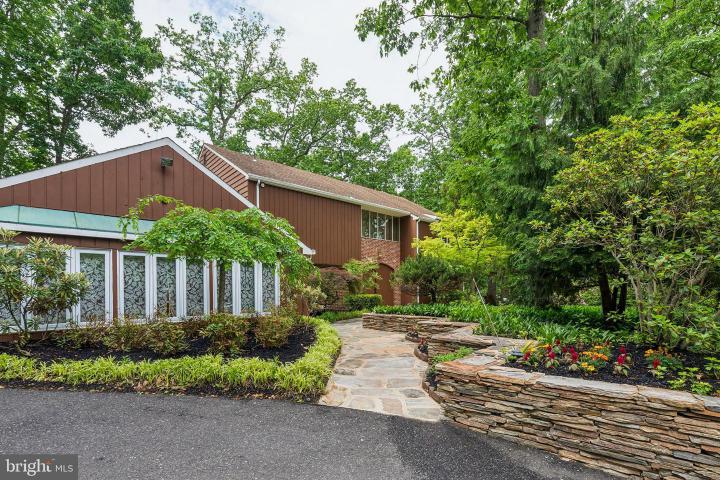 Photo of 102 N Box Hill Drive