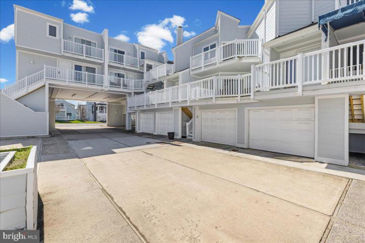 Photo of 1128 Bay Avenue 5
