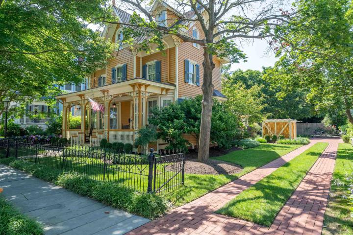 Photo of 645 Hughes Street