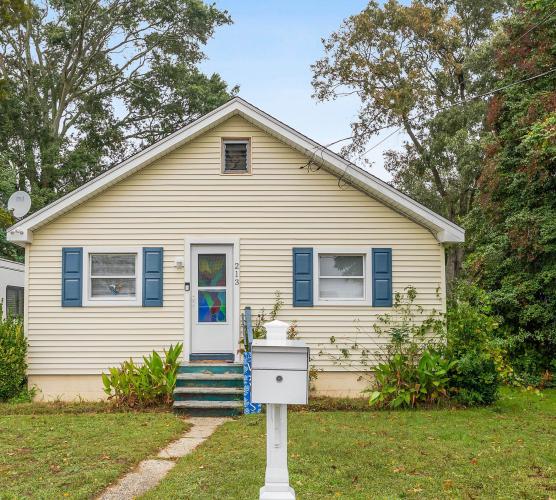 Photo of 213 Langs Avenue