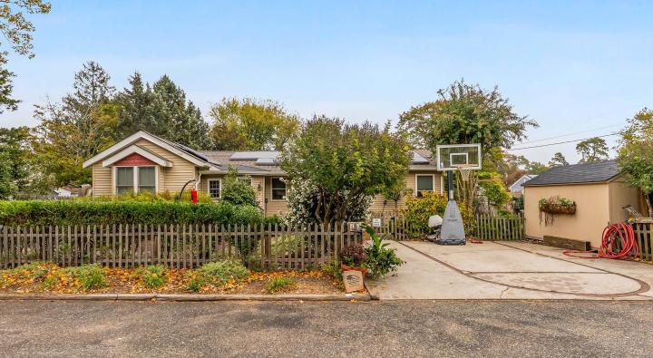 Photo of 135 Sheridan Drive