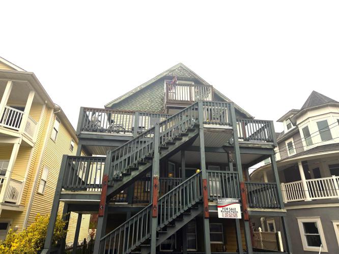 Photo of 206 E Glenwood Avenue B