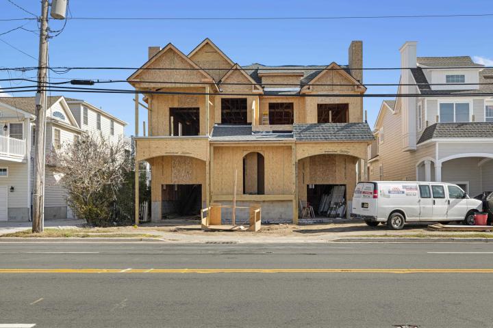 Photo of 647 W Spruce Avenue Right