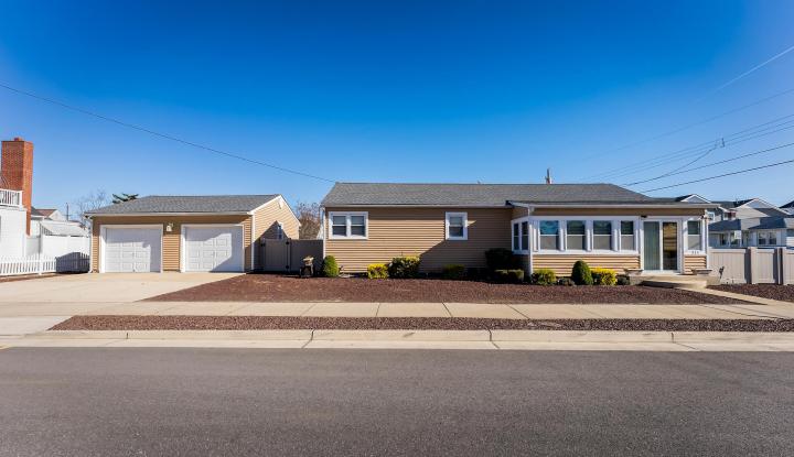 Photo of 211 E Cardinal Road