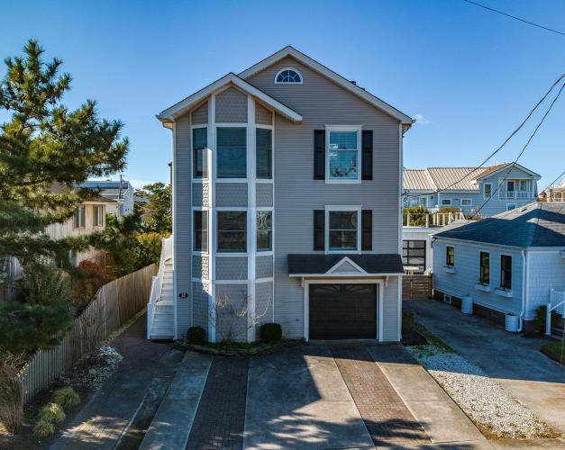 Photo of 18 E Winthrop Avenue