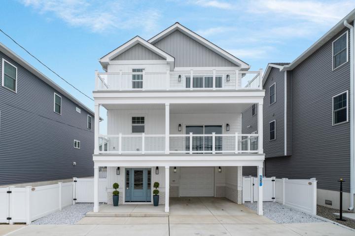 Photo of 723 W Spruce Avenue