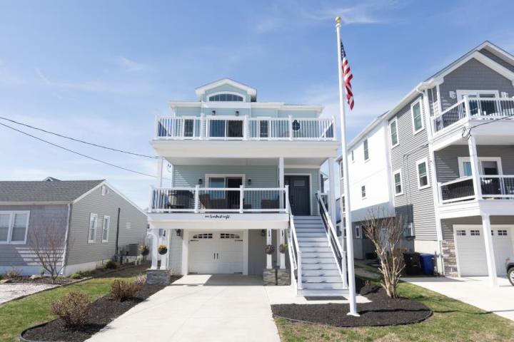 Photo of 108 W 7th Avenue