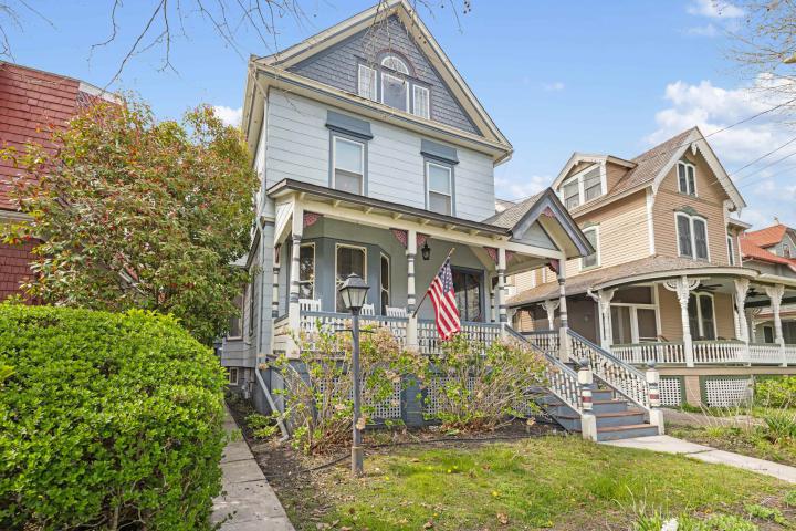 Photo of 627 Hughes Street