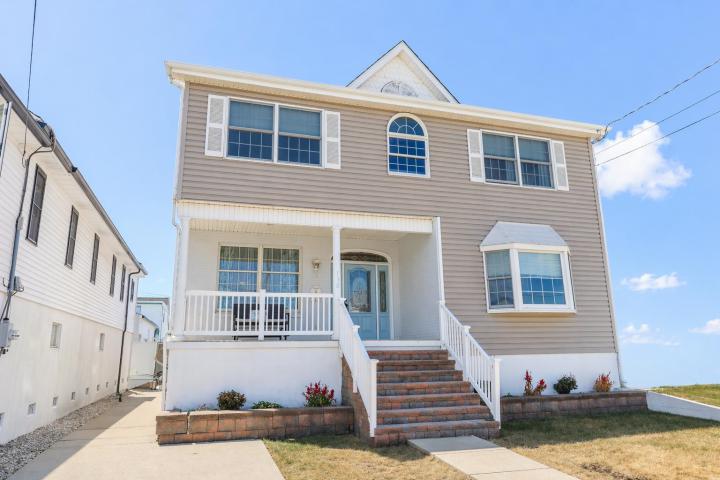 Photo of 130 W 3rd Avenue