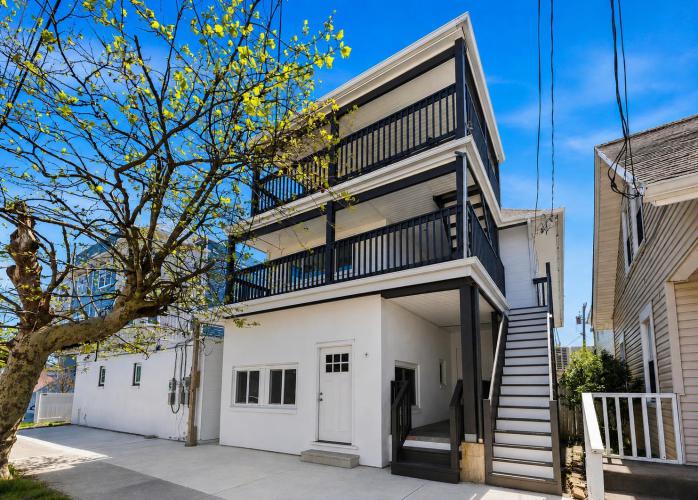 Photo of 233 E Juniper Avenue 2