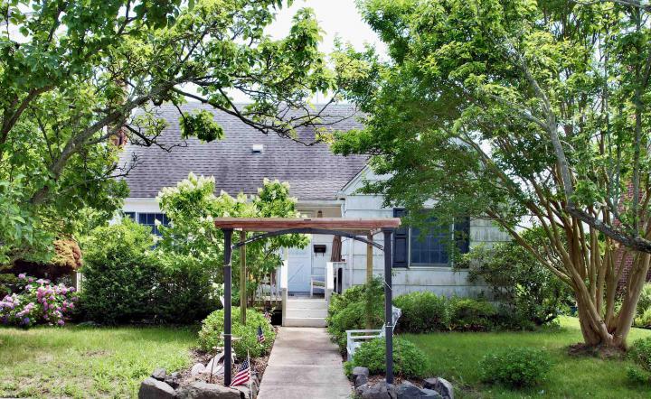 Photo of 211 W Seaspray