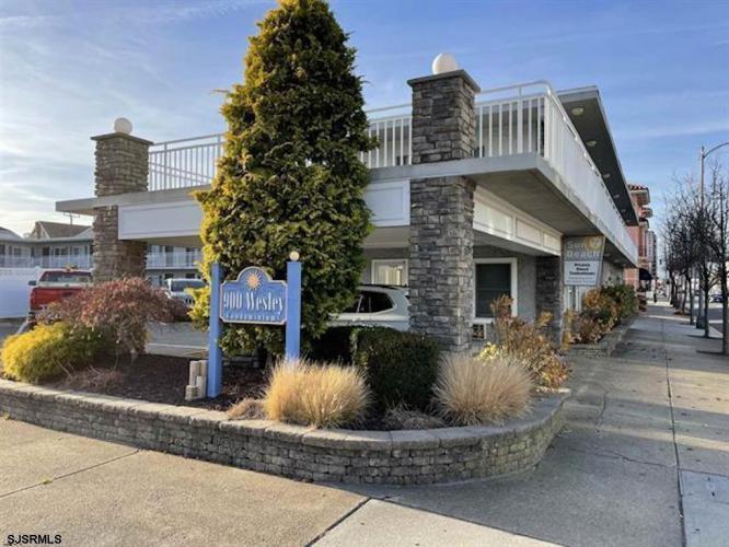 Photo of 900 Wesley Avenue