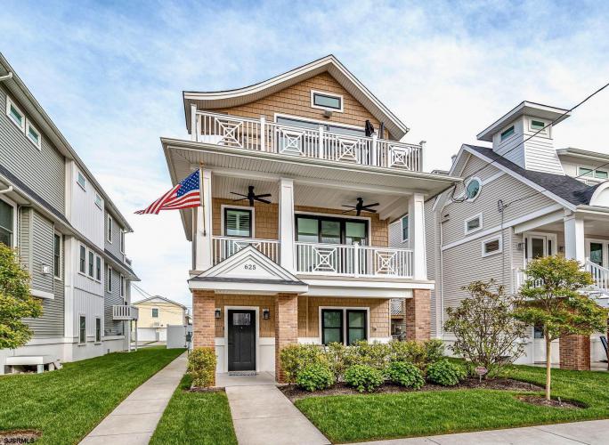 Photo of 625 Bay Avenue