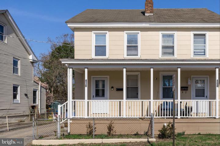 Photo of 410 Powell St W
