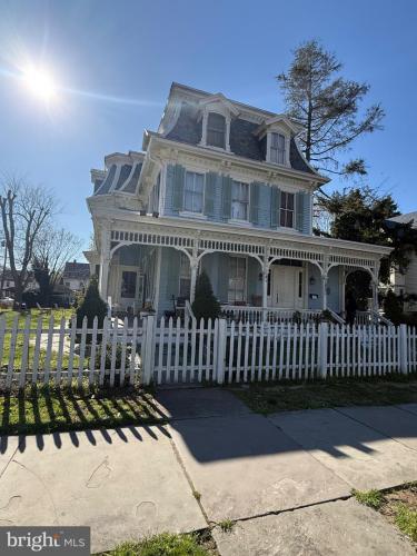 Photo of 104 East Avenue