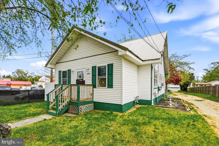 Photo of 699 N Pearl Street