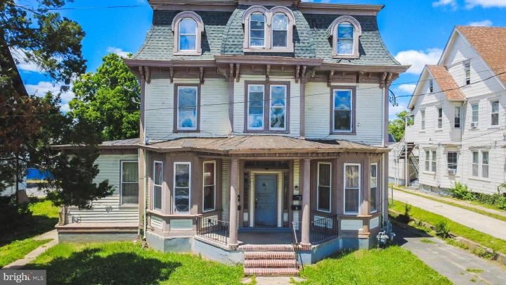 Photo of 194 N Pearl Street