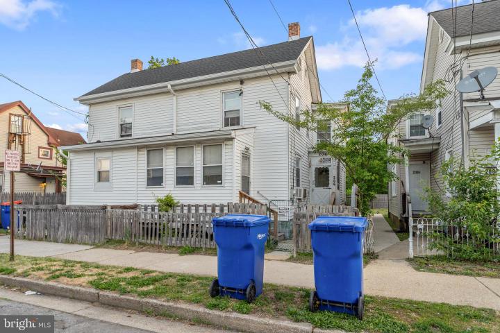 Photo of 206 E Oak St E