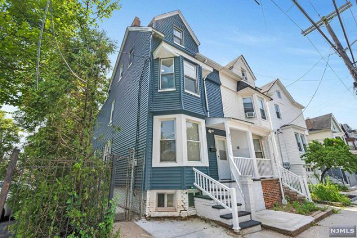 Photo of 211 Half 2nd Street