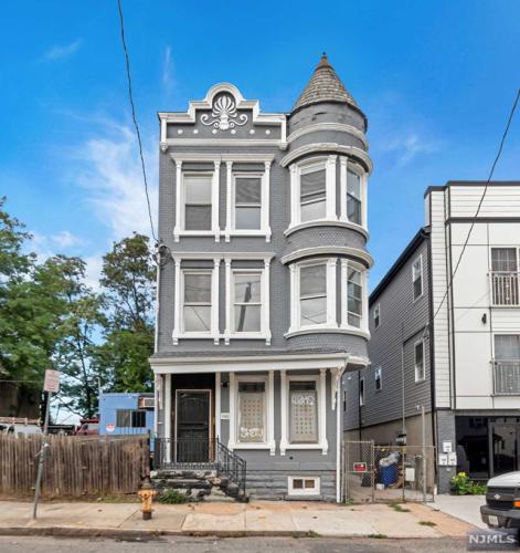 Photo of 422 18th Avenue