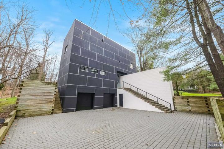 Photo of 451 Mountain Avenue