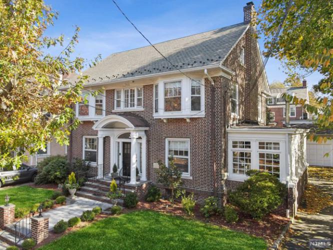 Photo of 525 Parker Street