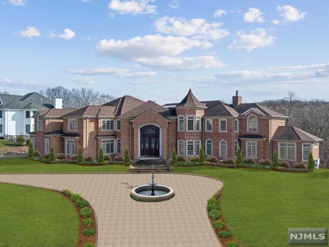 Photo of 11 Grasmere Court, Livingston NJ