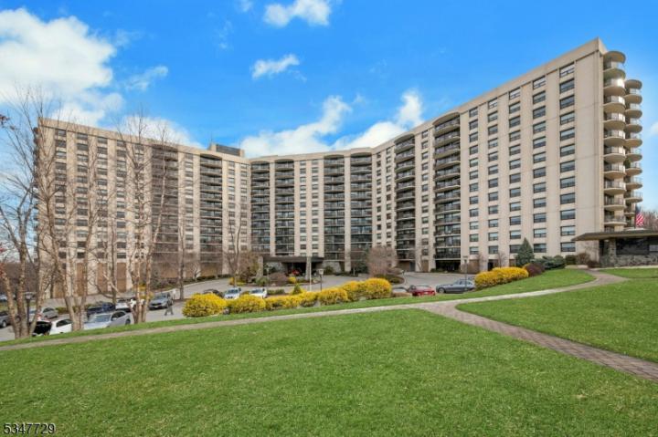Photo of 2 Claridge Drive 9ew, Verona NJ