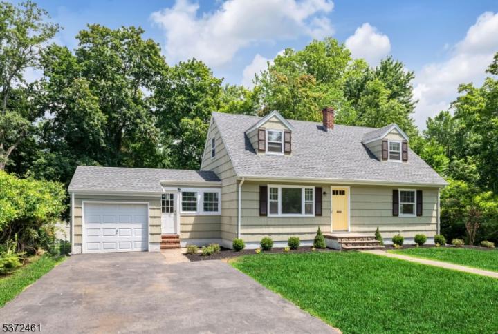 Photo of 19 Sweetwood Court, West Caldwell NJ